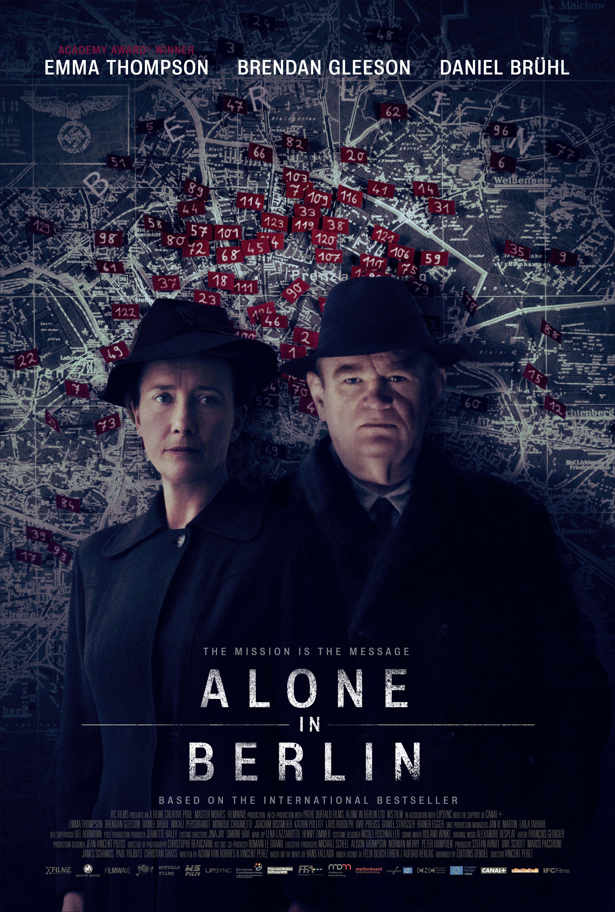 Один в берлине. Один в Берлине фильм. Одни в Берлине Alone in Berlin, 2016. Одни в Берлине / Alone in Berlin (2016) Постер. Одни в Берлине фильм 2016 постеры.