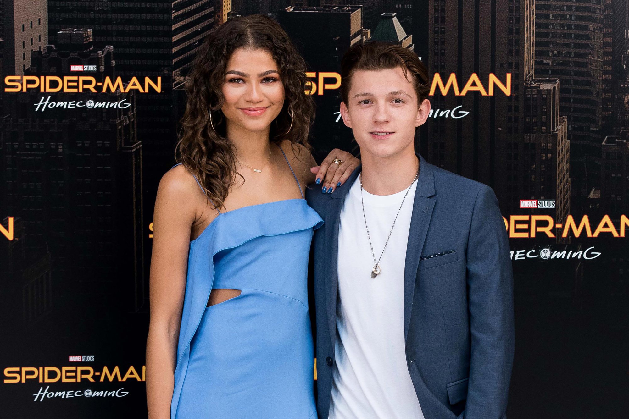 Зендая и том холланд. Том Холланд и зендая папарацци 2021. Tom Holland and Zendaya. Холланд и зендая.