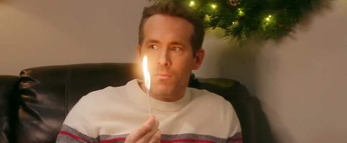 Скоро свята: Раян Рейнольдс знявся в рекламі свічки «Забирайтеся на х*й з мого дому»